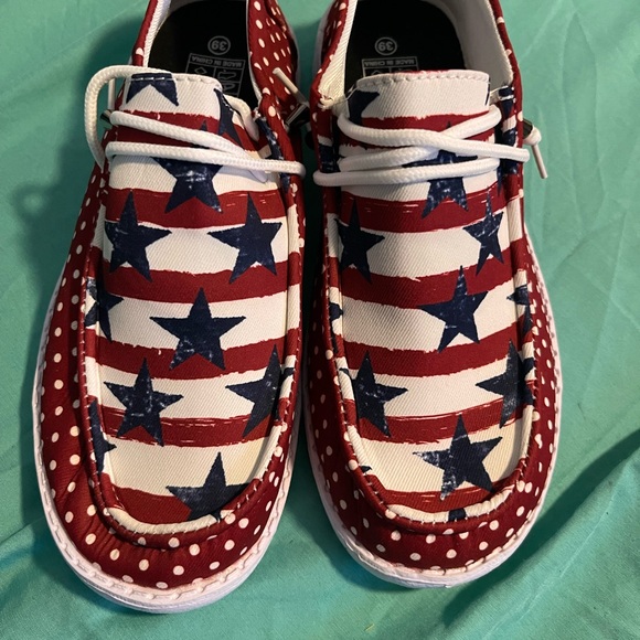America Shoes - Picture 2 of 5